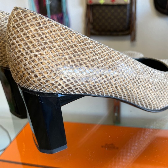 Stuart Weitzman Square Toe Snake Skin Pumps Tan Neutral Beige Size 7 - Picture 9 of 12